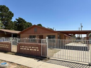 Building Photo - 8920 Kenneth St