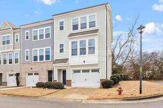 Building Photo - 1409 Luxor Dr