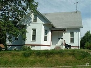Building Photo - 517 1/2 E 8th St