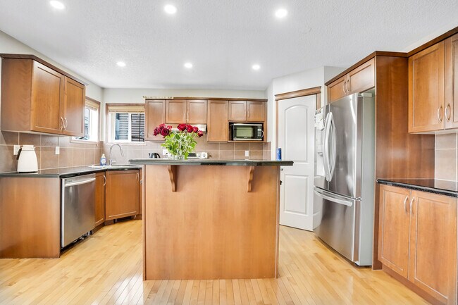 Building Photo - 94 Taralake Way NE