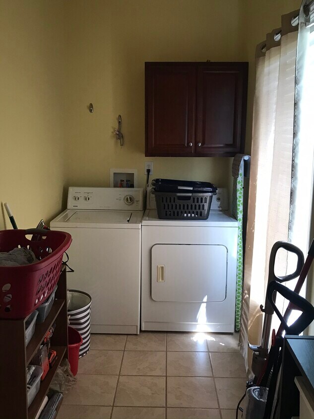 Foto principal - 135 Jamestowne Ct