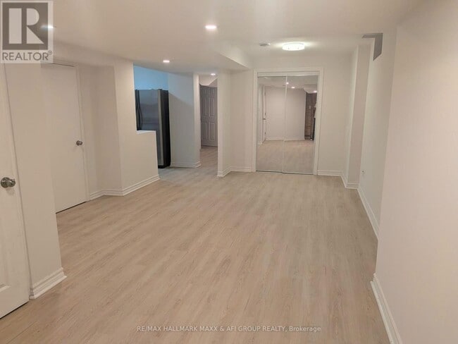 Building Photo - 460 Menczel Crescent