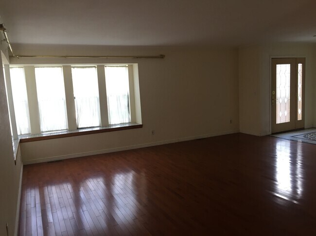 Living Room - 7950 E Bethany Pl