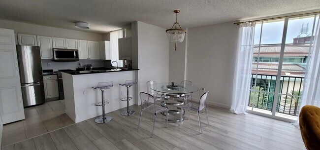 Foto del edificio - 651 Okeechobee Blvd