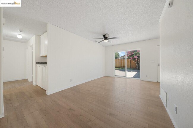 Foto del edificio - 4148 Redwood Rd