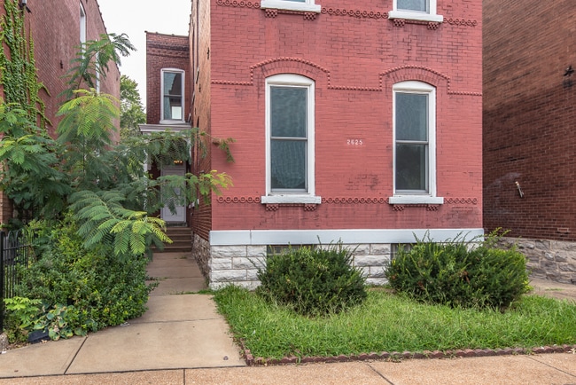 Building Photo - 2625 Iowa Ave