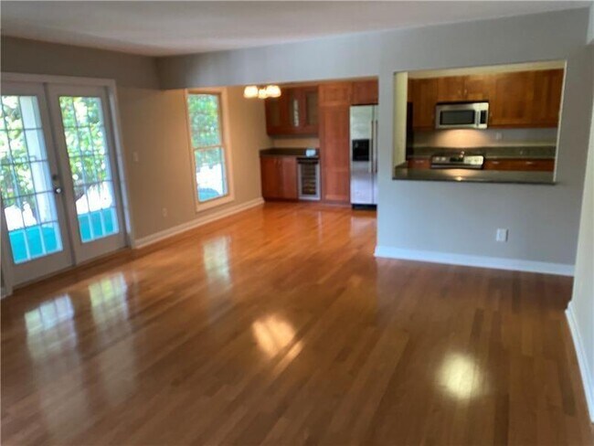 Building Photo - 3125 Colonial Way