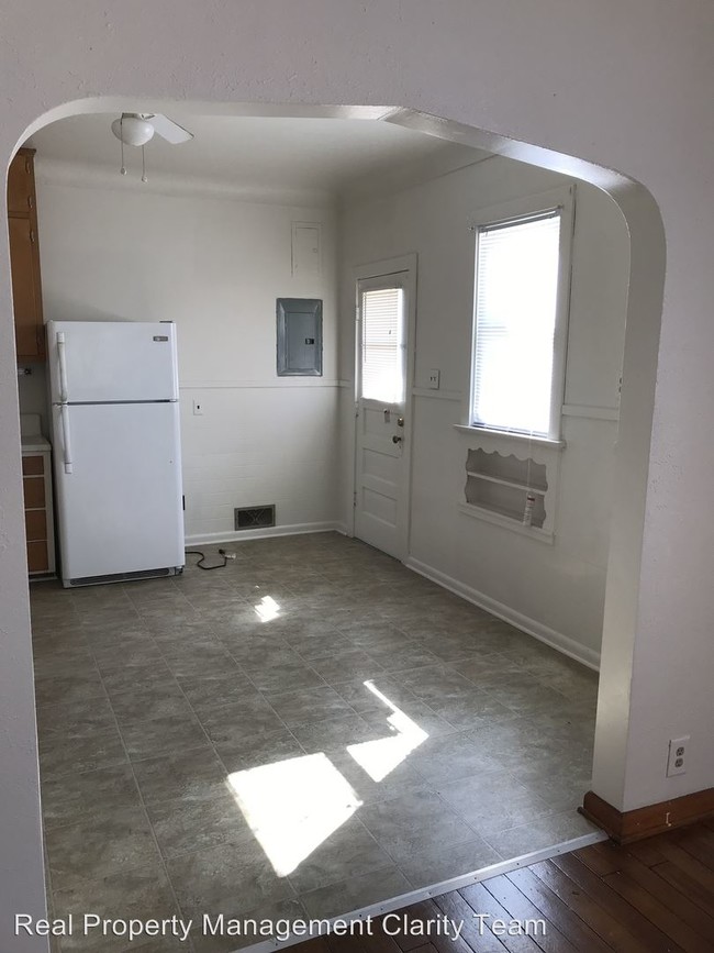 Building Photo - 3136 Elm St