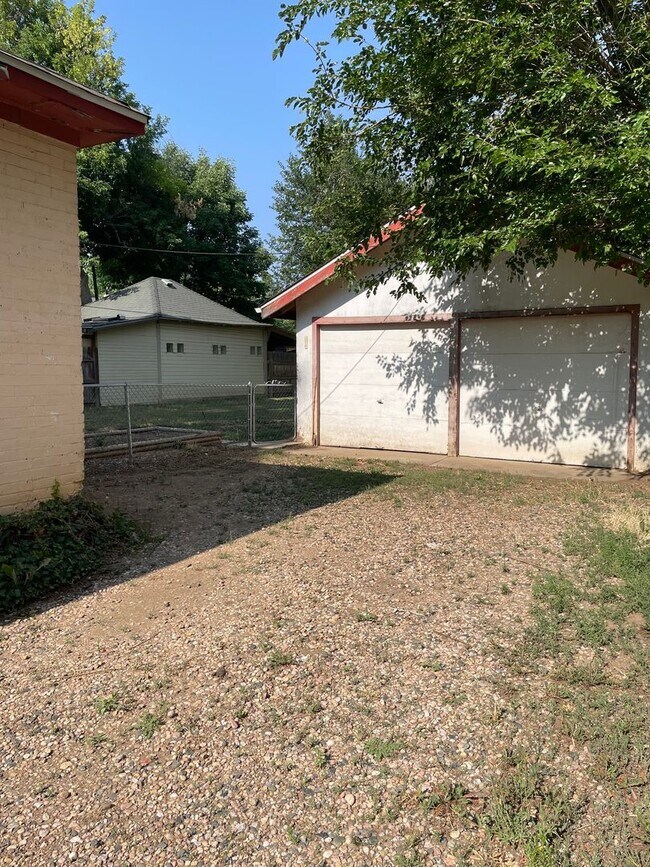 Foto del edificio - STUDENTS WELCOME! Cute Updated 2-Bed / 1-Bath Home 1 Mile from CSU