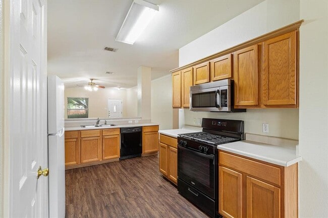 Building Photo - 113 San Jacinto Dr