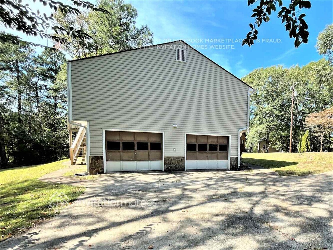 Foto del edificio - 9082 Green Pines Ct