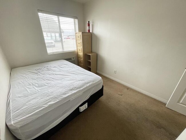 Foto del edificio - 1675 S State St