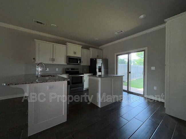 Foto del edificio - 3205 SW Hillstone Ave