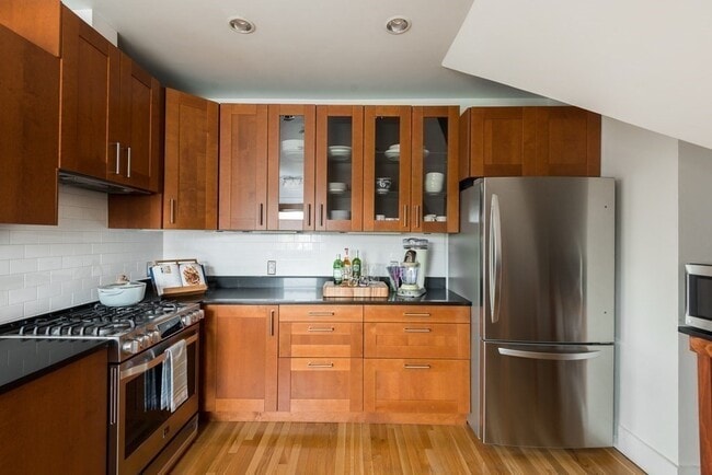 Photo - 185 Davis Ave Townhome