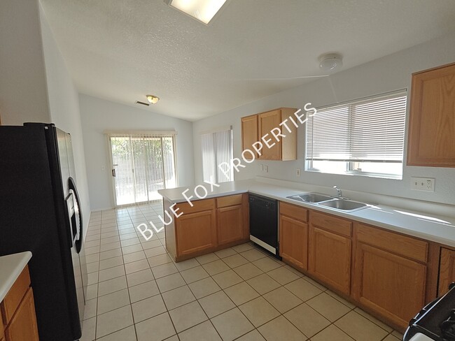 Building Photo - 7960 S Lennox Ln