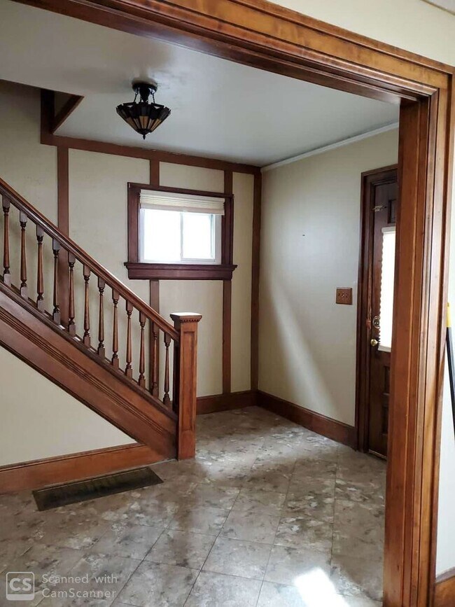 Foto del edificio - 2 bedroom close to Miami Valley Hospital and UD with Detached garage!