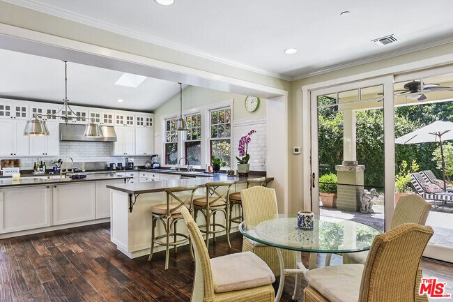 Foto del edificio - 1430 Bonnell Dr