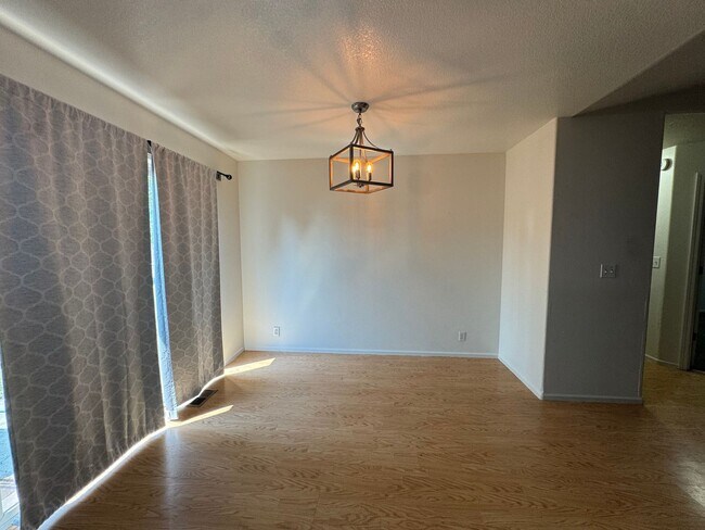 Foto del edificio - 435 Arvilla Ct
