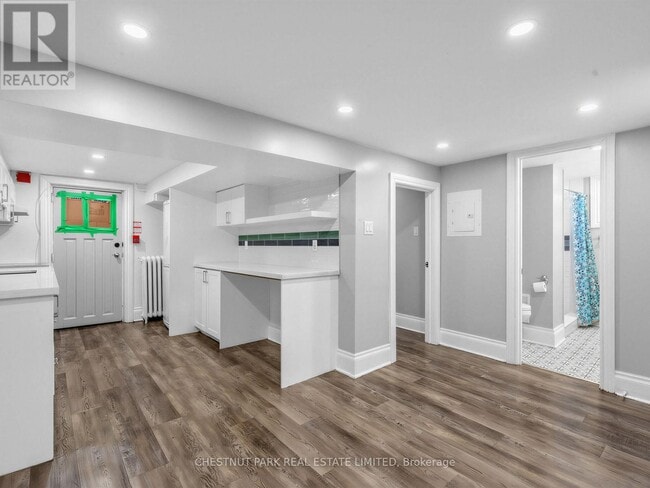 Building Photo - 1 Kingswood Rd