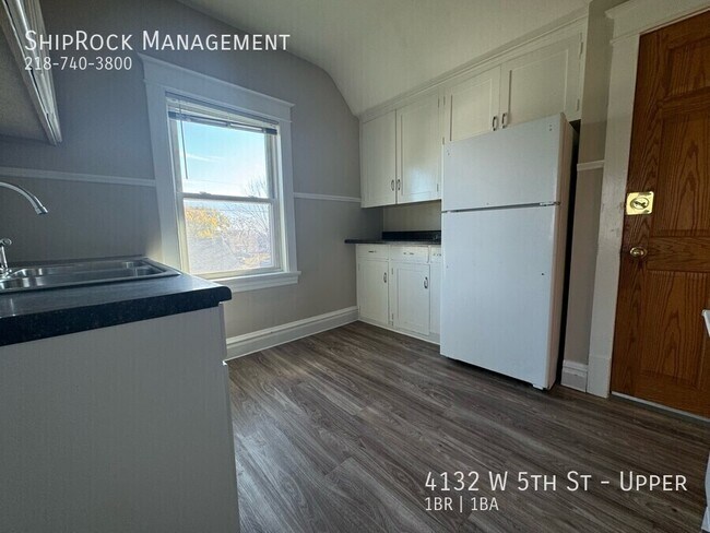 Foto del edificio - 4132 W 5th St