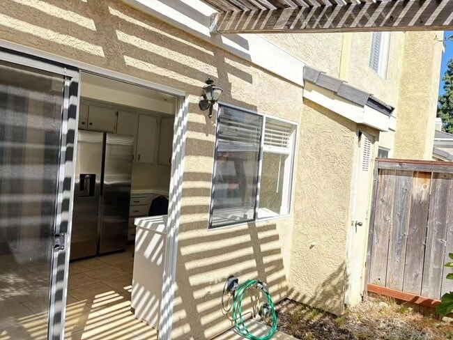 Building Photo - 3525 Caminito Carmel Landing