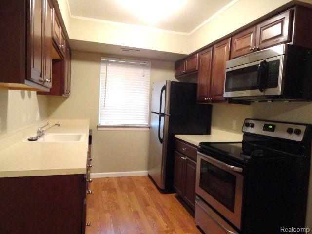 Foto del edificio - 250 E Thirteen Mile Rd