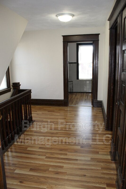 Building Photo - 213 6th Ave