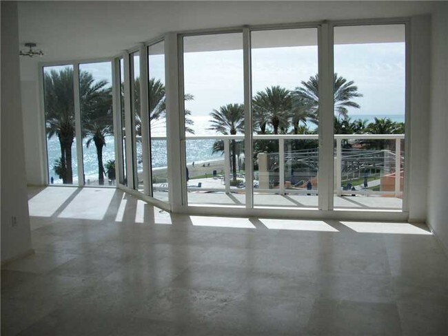 Building Photo - 19333 Collins Ave