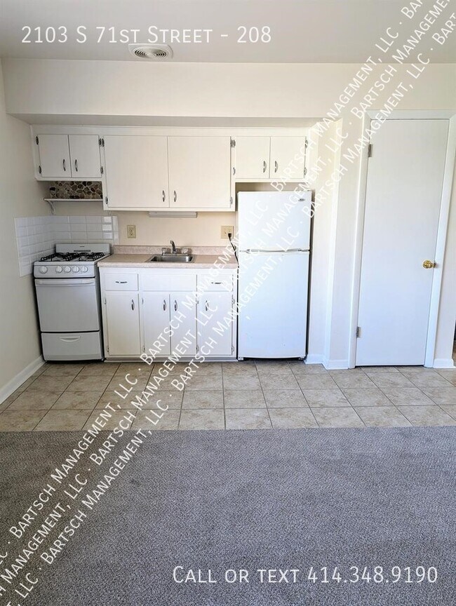 Foto del edificio - 2103 S 71st St