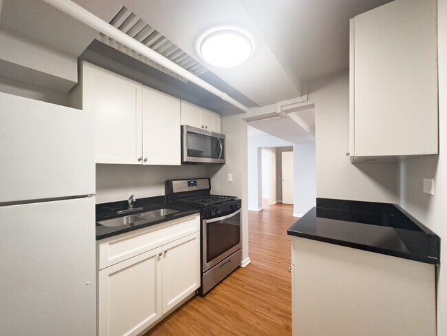 Foto del edificio - 5748 N Winthrop Ave