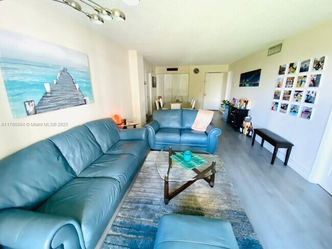 Foto del edificio - 3475 N Country Club Dr
