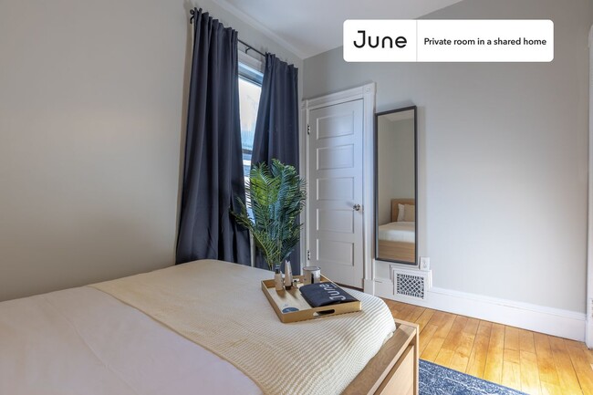 Building Photo - Private bedroom in 4 bed/2 bath Home