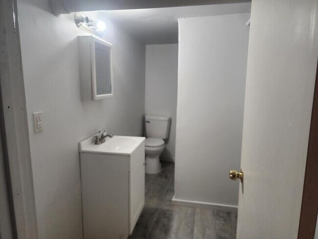 Foto del edificio - 116 E Main St