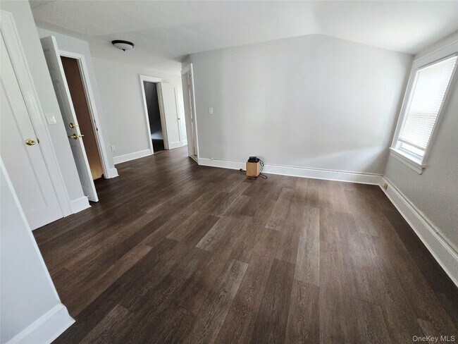 Foto del edificio - 190 Bryant Ave