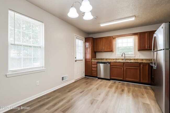 Building Photo - 212 Tecumseh Dr