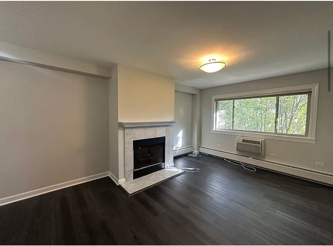 Primary Photo - 900 W Fullerton Ave