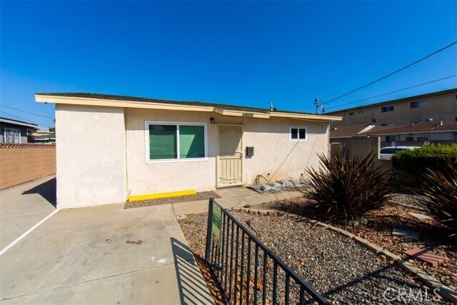 Foto principal - 14028 Doty Ave