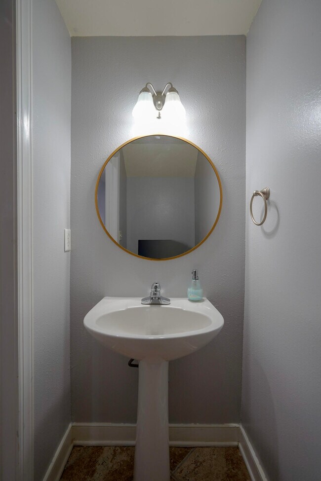 Foto del edificio - 437 Twin Lakes Ln