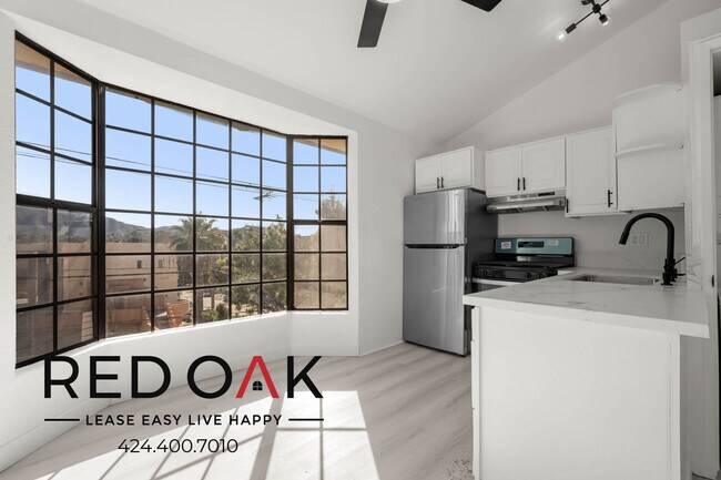 Building Photo - 1 MONTH FREE! Fabulous One-Bedroom with Va...