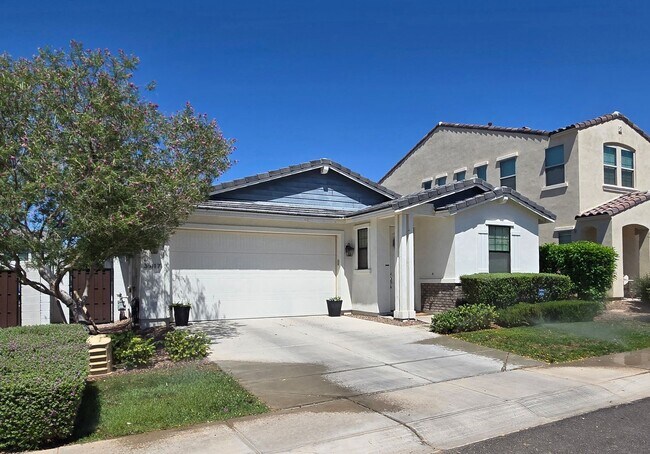 Foto del edificio - 4-bedroom + Den, 3-bath home in The Preserve at San Tan