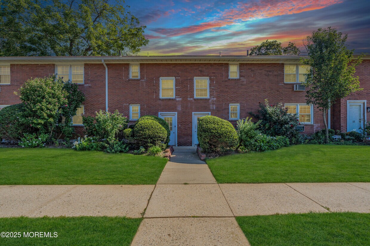 Primary Photo - 364 Westwood Ave