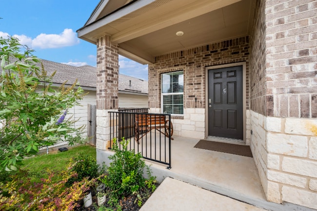 Foto del edificio - 6403 Embankment Rd