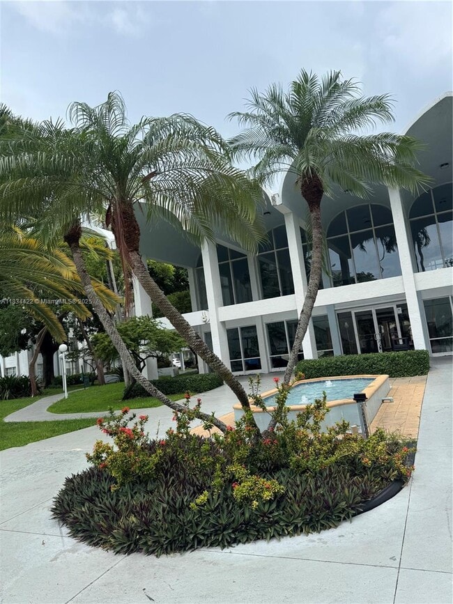 Foto del edificio - 484 NW 165th St