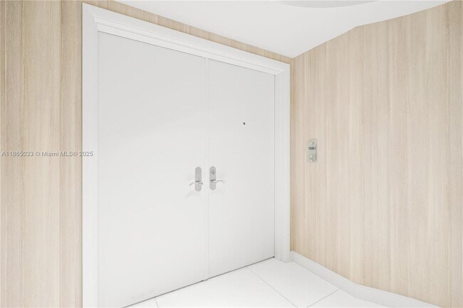 Building Photo - 17001 Collins Ave