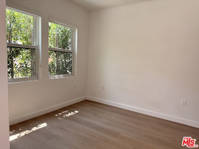 Foto del edificio - 1138 Princeton St