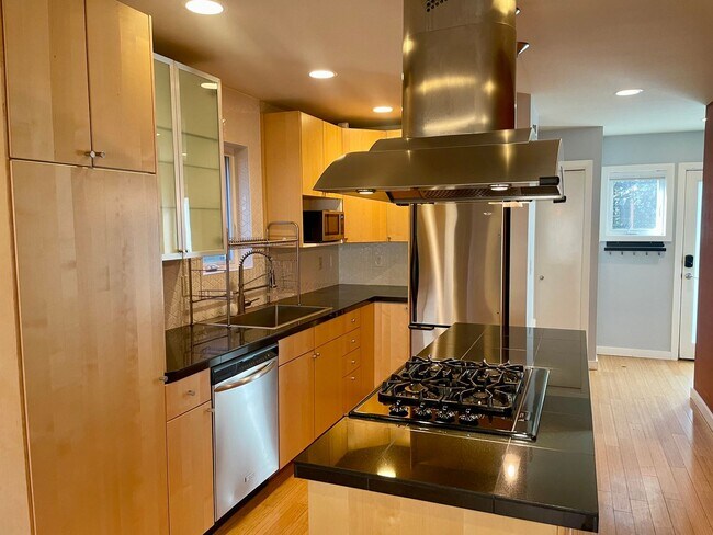 Foto del edificio - Welcome Home 3 bd 2.5 ba - Capitol Hill To...