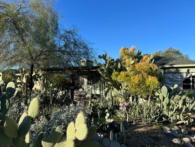 Building Photo - 2232 N Evergreen St