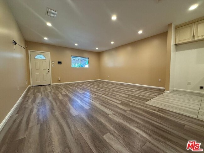 Building Photo - 9012 Eames Ave