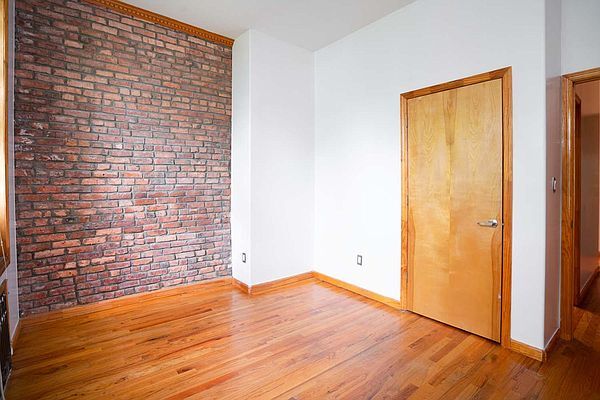 Building Photo - 615 Hart St
