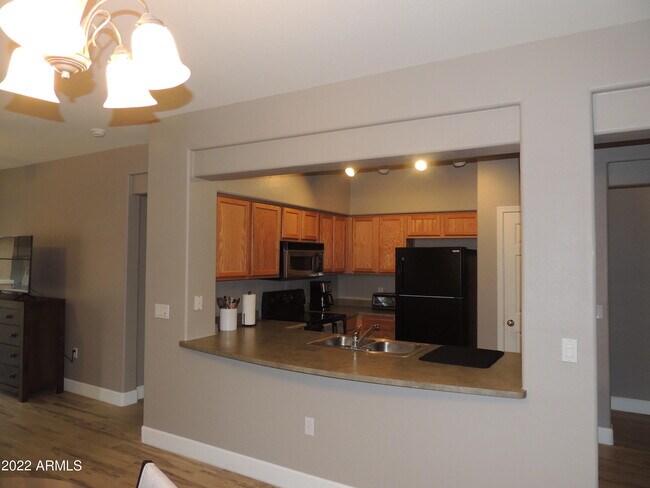 Foto del edificio - 525 N Miller Rd